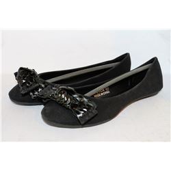 LADIES BLACK FLATS W/ WOVEN BOW ACCENT SIZE 5.5