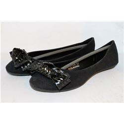 LADIES BLACK FLATS W/ WOVEN BOW ACCENT SIZE 6