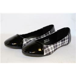 LADIES BLACK & PLAID FLATS SIZE 6