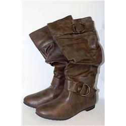 LADIES BROWN BOOT W/ BUCKLE ACCENTS SIZE 8H