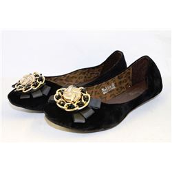 LADIES BLACK FLATS WITH ACCENT