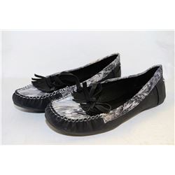 LADIES MOCCASIN STYLE BLACK & PRINT FLATS