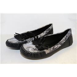 LADIES MOCCASIN STYLE BLACK & PRINT FLATS