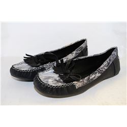 LADIES MOCCASIN STYLE BLACK & PRINT FLATS