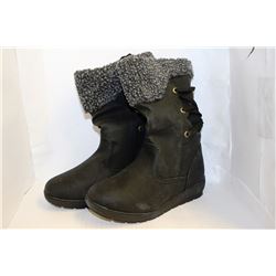 LADIES BLACK FUR LINE WINTER BOOTS