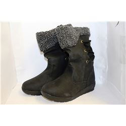 LADIES BLACK FUR LINE WINTER BOOTS