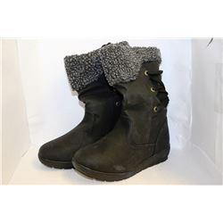 LADIES BLACK FUR LINE WINTER BOOTS