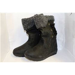 LADIES BLACK FUR LINE WINTER BOOTS