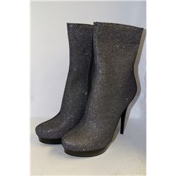 LADIES SILVER/BLACK HIGH HEEL BOOT SIZE 8