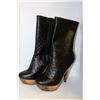 Image 1 : LADIES BLACK W/ FAKE WOOD LOOK HIGH HEEL BOOT