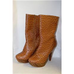 LADIES TAN W/ FAKE WOOD LOOK HIGH HEEL BOOT