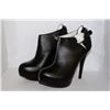 Image 1 : LADIES BLACK W/ STITCHING ANKLE HIGH HEEL SIZE 6