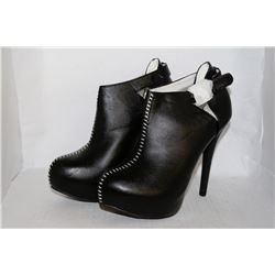 LADIES BLACK W/ STITCHING ANKLE HIGH HEEL SIZE 10