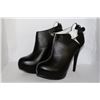 Image 1 : LADIES BLACK W/ STITCHING ANKLE HIGH HEEL SIZE 10