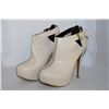 Image 1 : LADIES BEIGE W/ STITCHING ANKLE HIGH HEEL SIZE 6