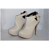 Image 1 : LADIES BEIGE W/ STITCHING ANKLE HIGH HEEL SIZE 8