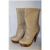 Image 1 : LADIES BEIGE W/ FAKE WOOD LOOK HIGH HEEL BOOT