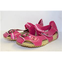 LADIES PINK SANDALS SIZE 6.5