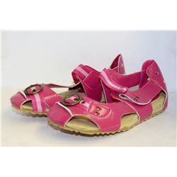 LADIES PINK SANDALS SIZE 8