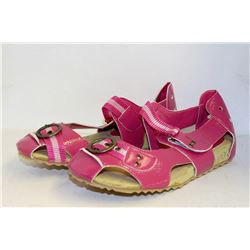 LADIES PINK SANDALS SIZE 7.5