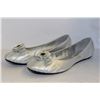 Image 1 : LADIES SILVER W/ JEWEL ACCENT FLATS SIZE 6.5