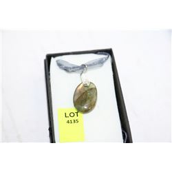 HAND SET LABRADORITE PENDANT
