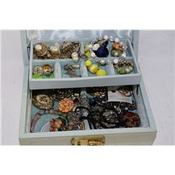 CLASSIC JEWELLERY BOX WITH CONTENTS