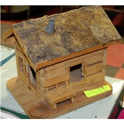HANDMADE WOODEN BIRDHOUSE CABIN