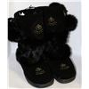 Image 1 : PAIR OF LADIES MOCCASIN BOOTS - SIZE 8