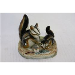 PAIR OF SQUIRRELS FIGURINE