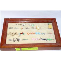 DISPLAY WITH CHILDREN FASHION EARRINGS