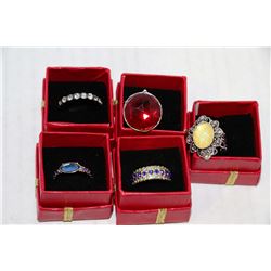 LOT OF 5 FASHION RINGS