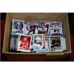 800+ UPPER DECK HOCKEY CARDS INCLUDING ROOKIES,