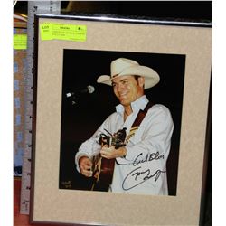 SIGNED PHOTO OF GEORGE CANYON - DATED JULY 2004