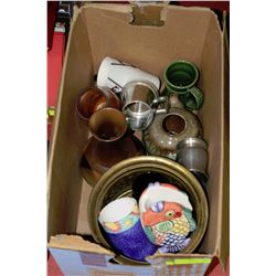 BOX OF COLLECTIBLES & DECORATIVE PIECES INCLUDING