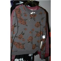 LADIES VANS SWEATER W/ FLOWERS SIZE L