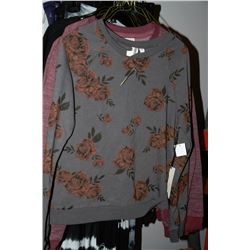 LADIES VANS SWEATER W/ FLOWERS SIZE S