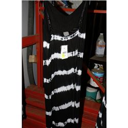 LADIES SUZY SHIER FLOOR LENGTH DRESS SIZE S