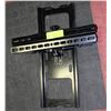 Image 1 : FLAT SCREEN TV WALL MOUNT - 100 LB