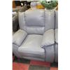 Image 4 : GREY LEATHER RECLINING SOFA & 2 CHAIRS