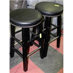 PAIR OF SHOWHOME LEATHER & NAILHEAD SWIVEL BAR