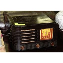 VINTAGE RADIO RECEIVER