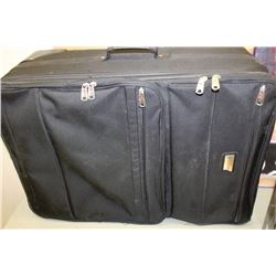 X-LARGE 3 WHEELED PULL-TYPE AIR CANADA SUITCASE