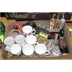 ESTATE FLAT OF ORNAMENTS/ CRYSTAL AND COLLECTIBLES