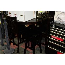 ROUND WOODEN TABLE WITH LEAF, 4 CHAIRS & 2 STOOLS