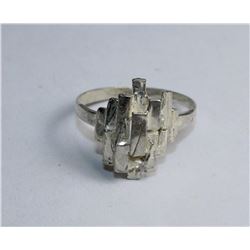 LADIES STERLING SILVER RING
