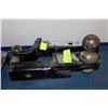Image 1 : TRAILER HITCH X2