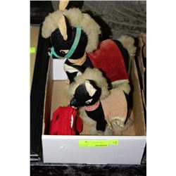 BOX OF VINTAGE DONKEY STUFFED TOYS AND VIEWMASTER