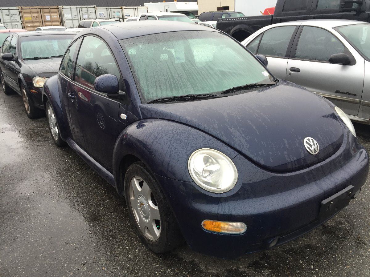 2000 Blue Volkswagen Beetle 2000 VOLKSWAGEN BEETLE, 2 DOOR HATCHBACK, BLUE, VIN # 3VWCA21C4YM423944