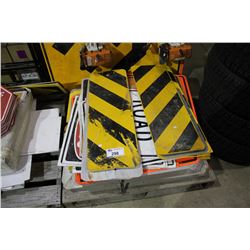 PALLET OF CONSTRUCTION SIGNS